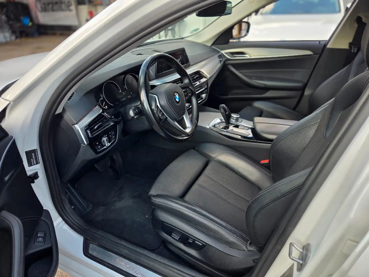 2017 BMW 520 d Touring A, photograph 11