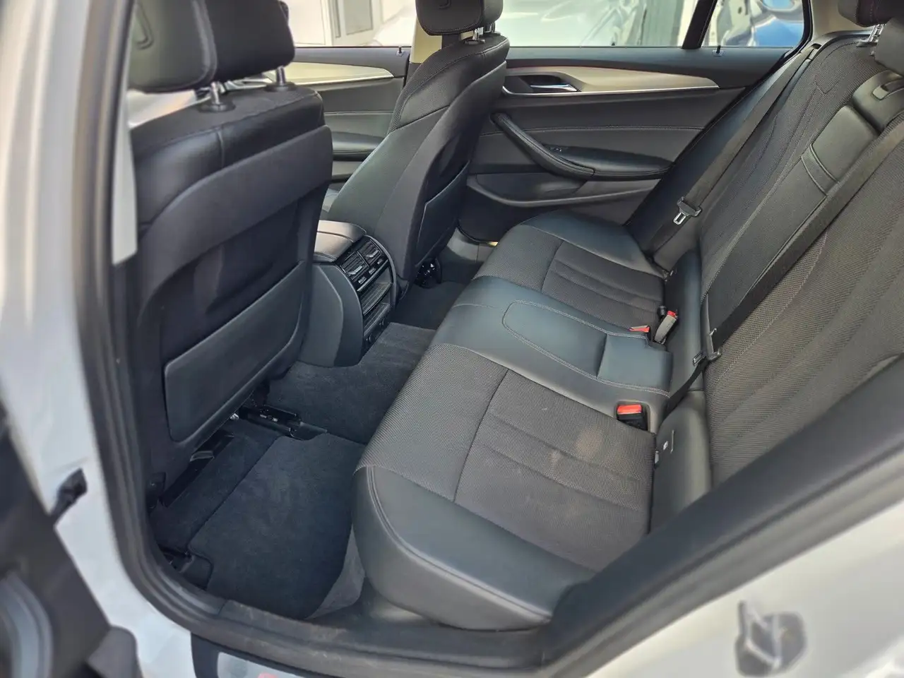2017 BMW 520 d Touring A, photograph 12