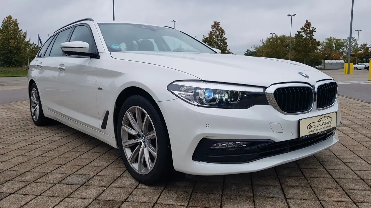 2017 BMW 520 d Touring A, photograph 1