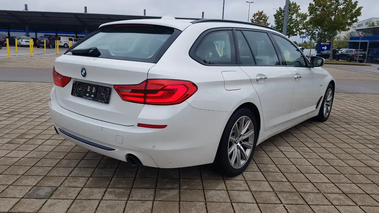 2017 BMW 520 d Touring A, photograph 6