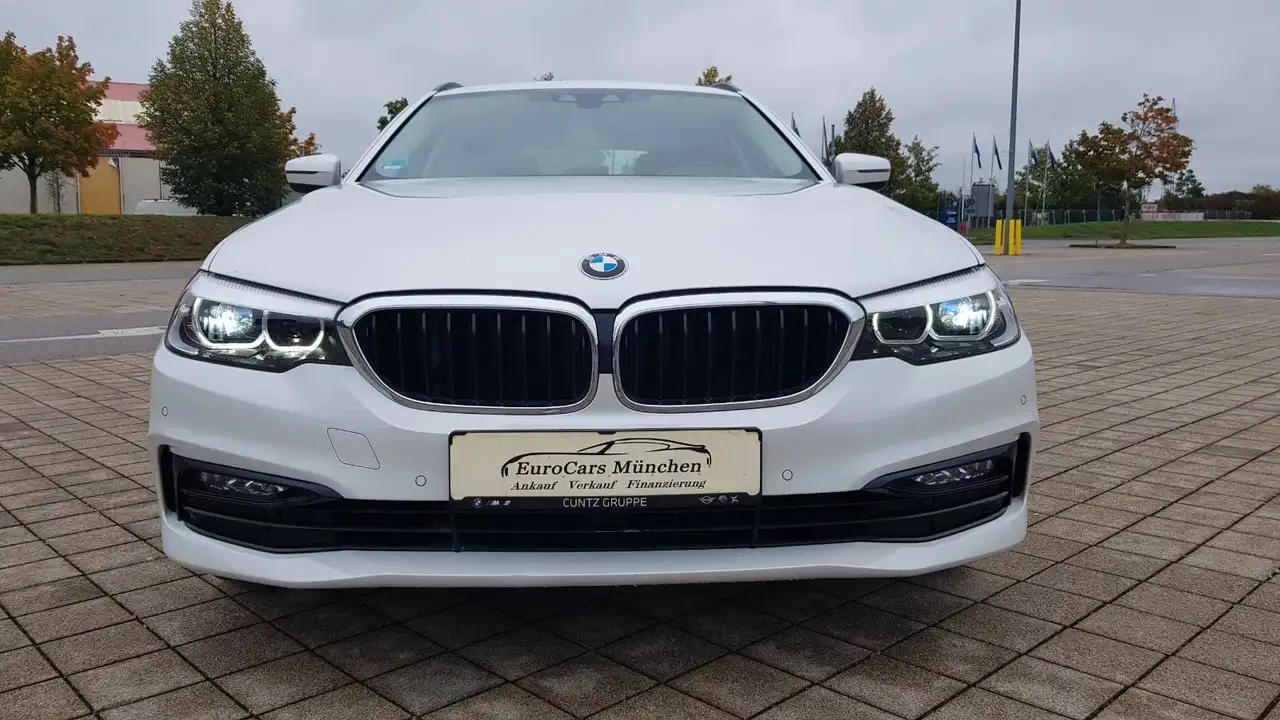 2017 BMW 520 d Touring A, photograph 2