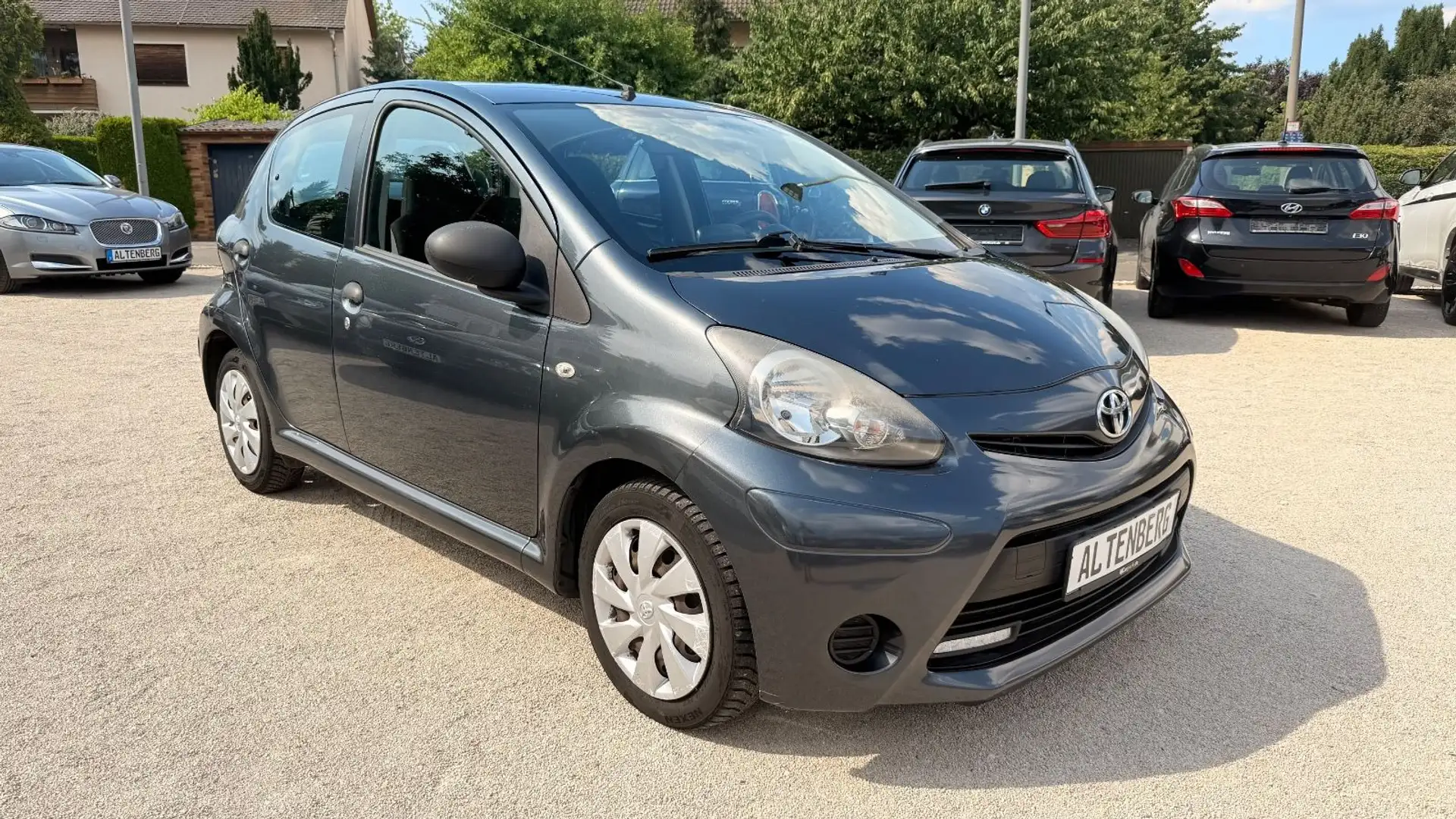Toyota Aygo AYGO Navigation,Klima. Grau - 1