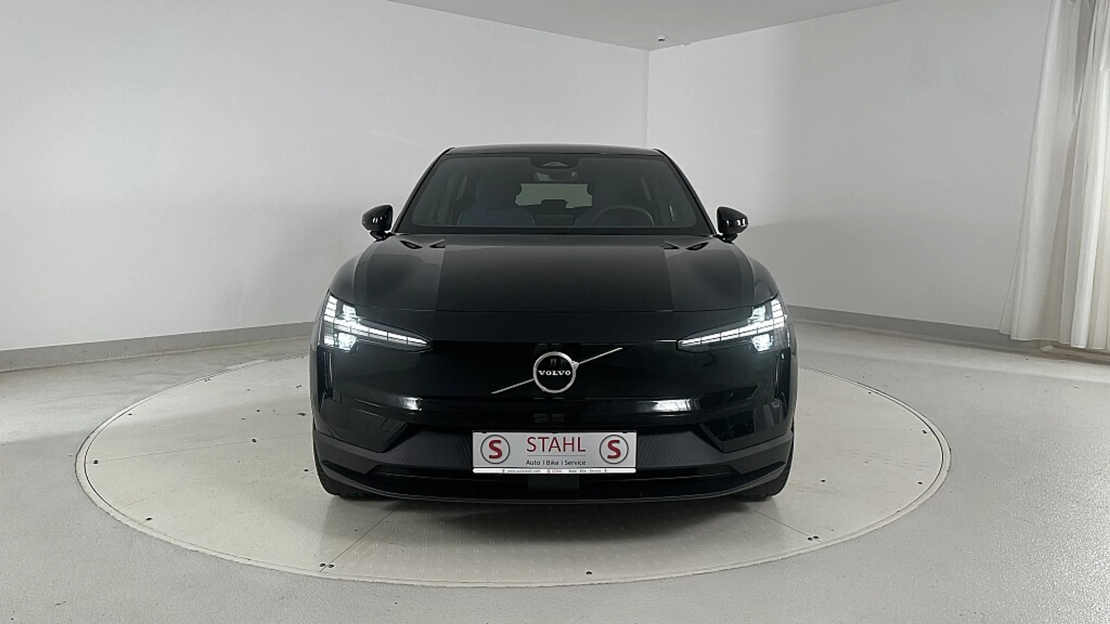 Volvo EX30 Single Motor Extended Range 69kWh Plus | Stahl ... — photo 2