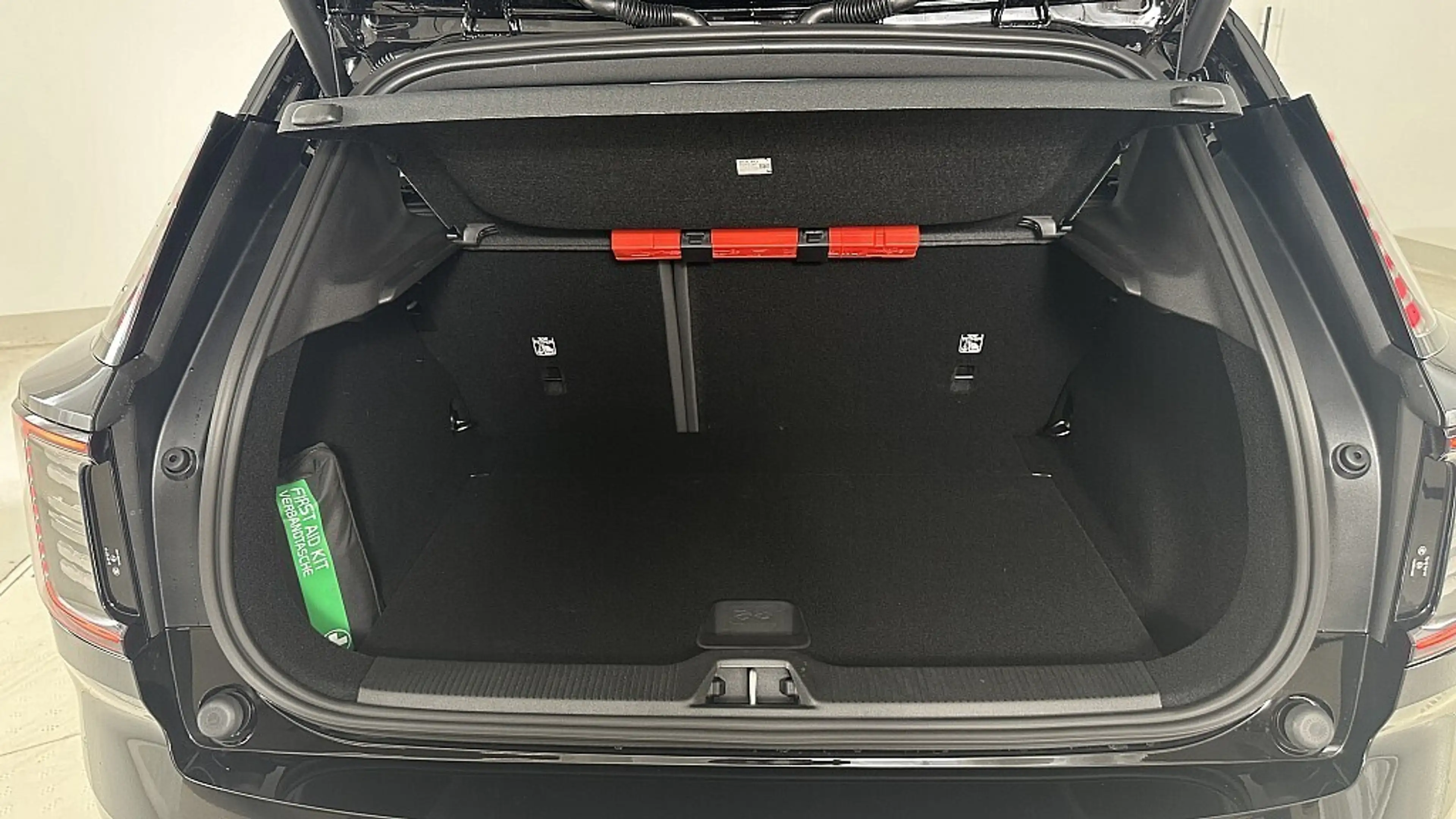 Volvo EX30 Single Motor Extended Range 69kWh Plus | Stahl ... — photo 8
