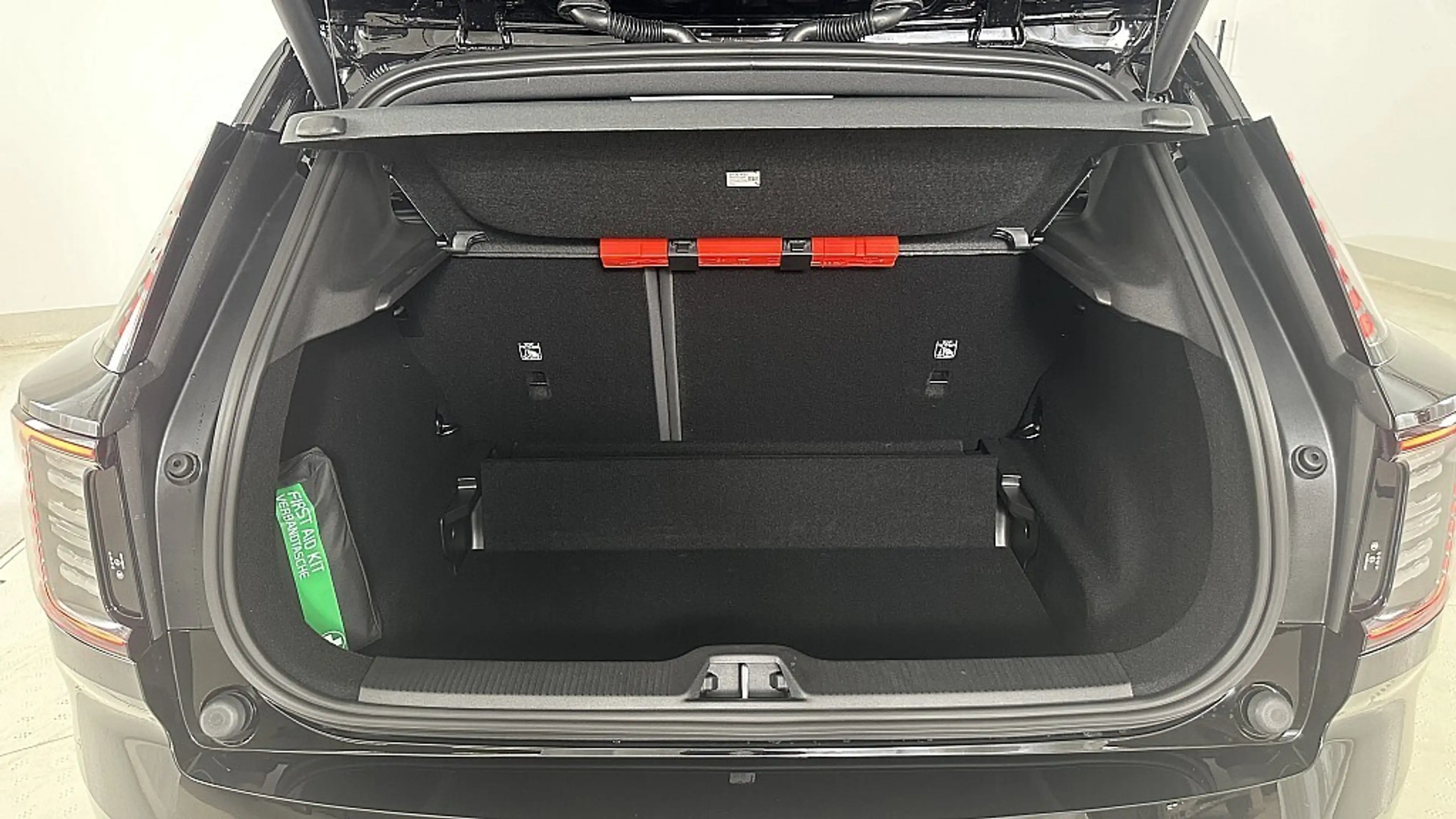 Volvo EX30 Single Motor Extended Range 69kWh Plus | Stahl ... — photo 7