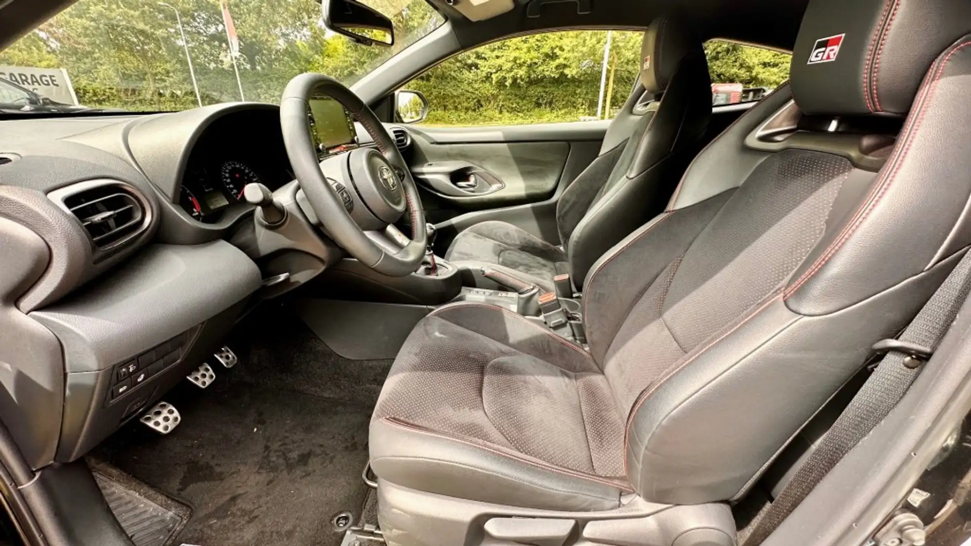Toyota Yaris 1.6 GR PERFORMANCE Schwarz - 2