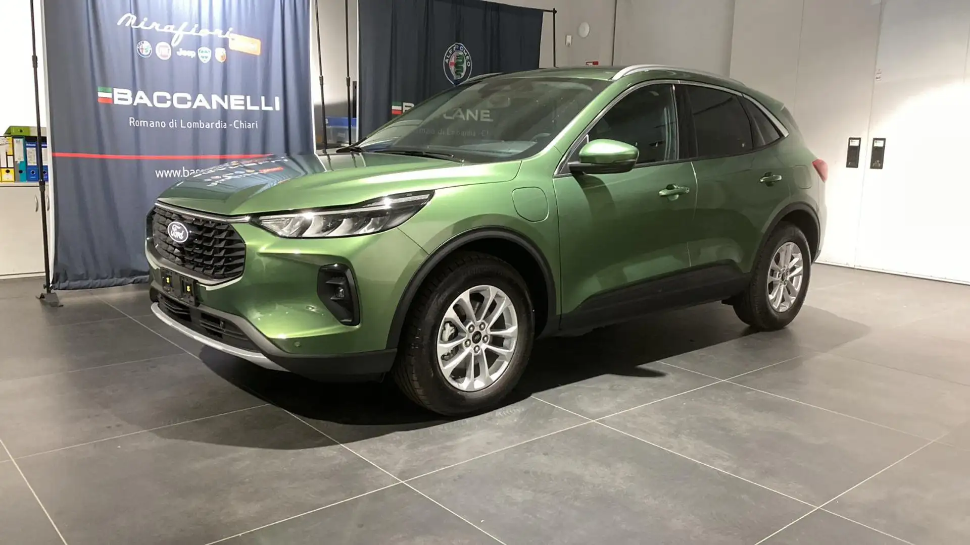 Ford Kuga 2.5 Plug In Hybrid 243 CV CVT 2WD Titanium Зелёный - 1