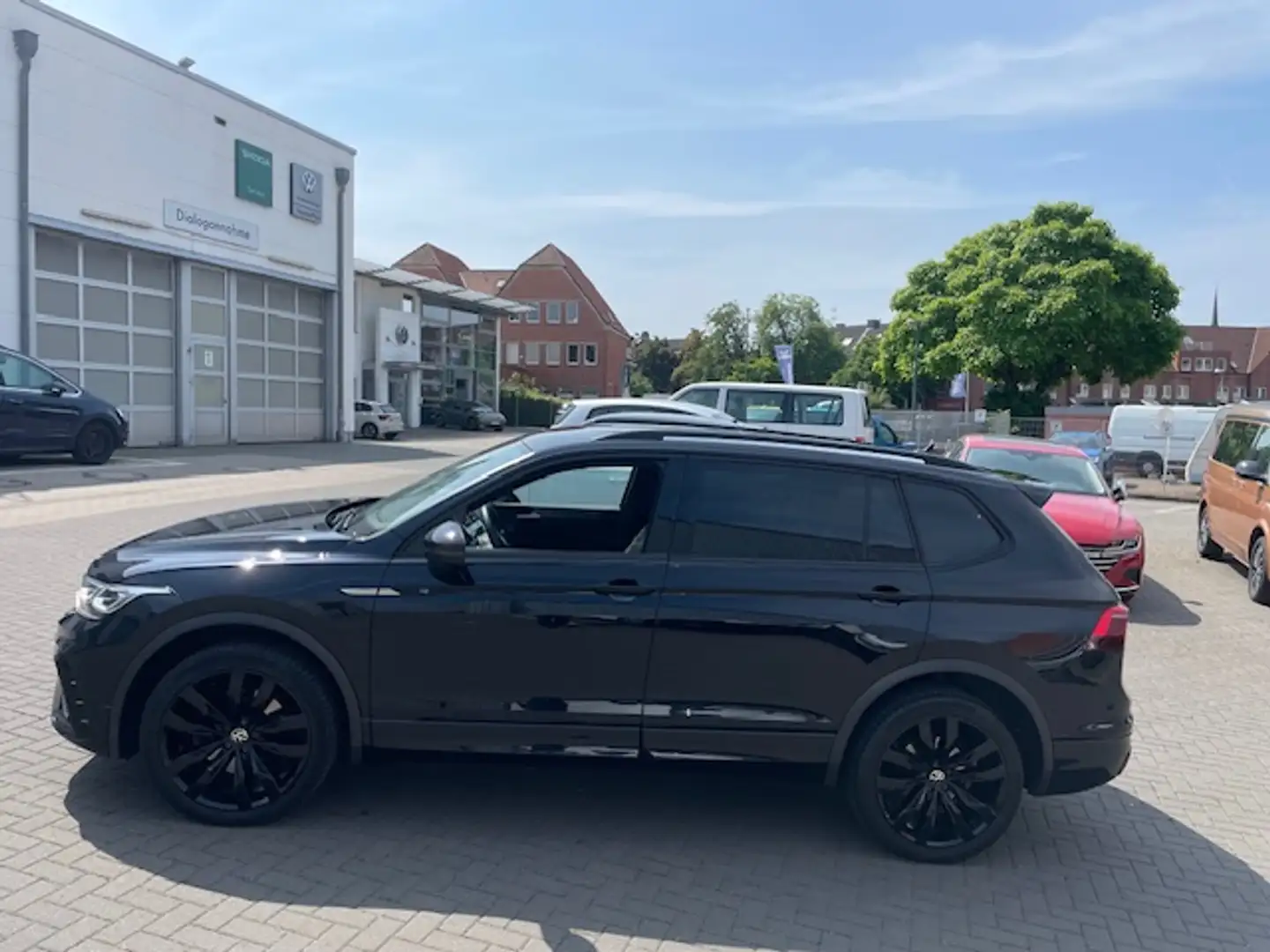 Volkswagen Tiguan Allspace 2.0TSi DSG R-Line BlackStyle 20Zoll IQ-Light Negro - 2