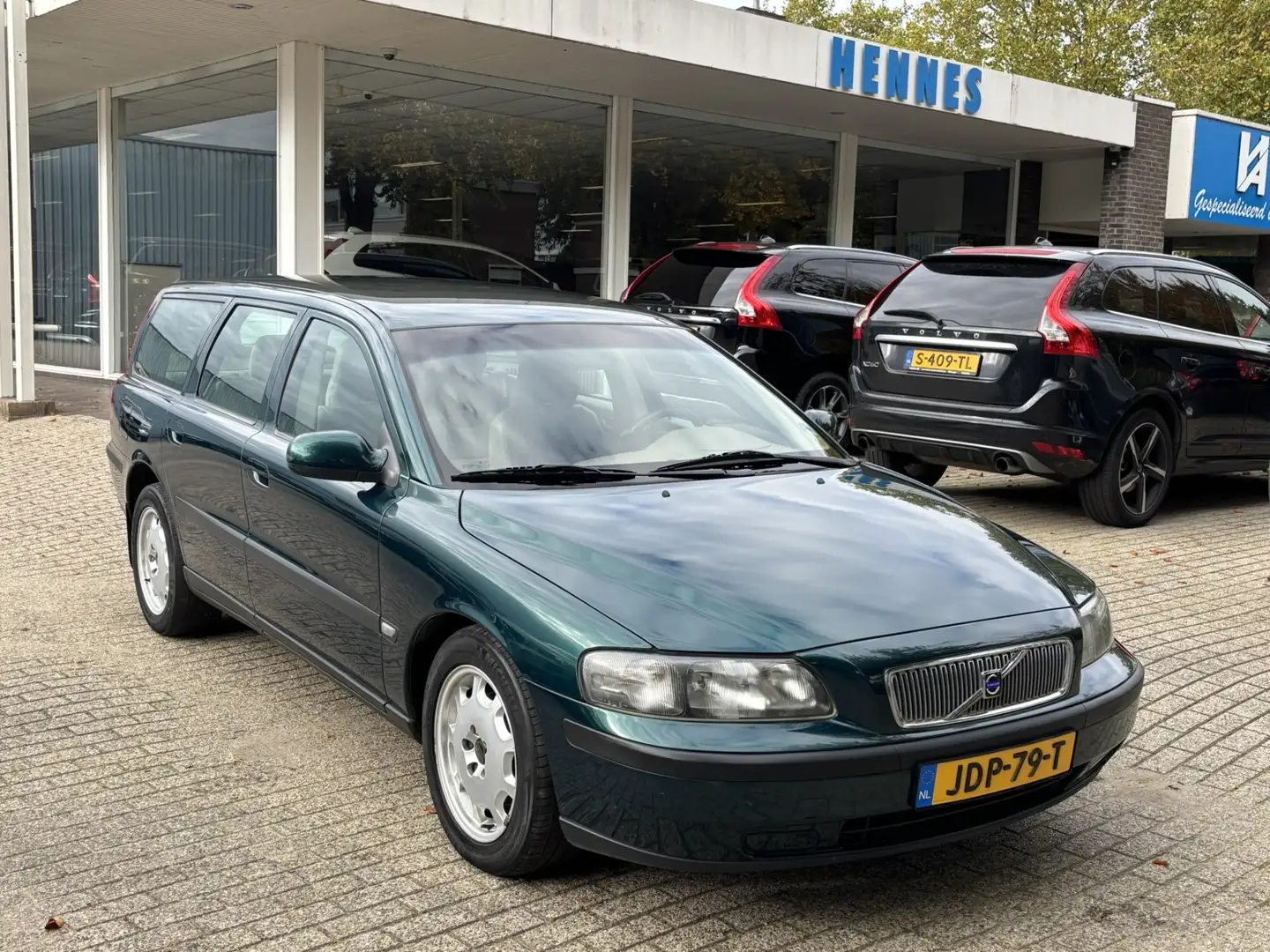 Volvo V70 2.4 Aut Leder Stoelverwarming 1e Eigenaar Dealer o Groen - 1