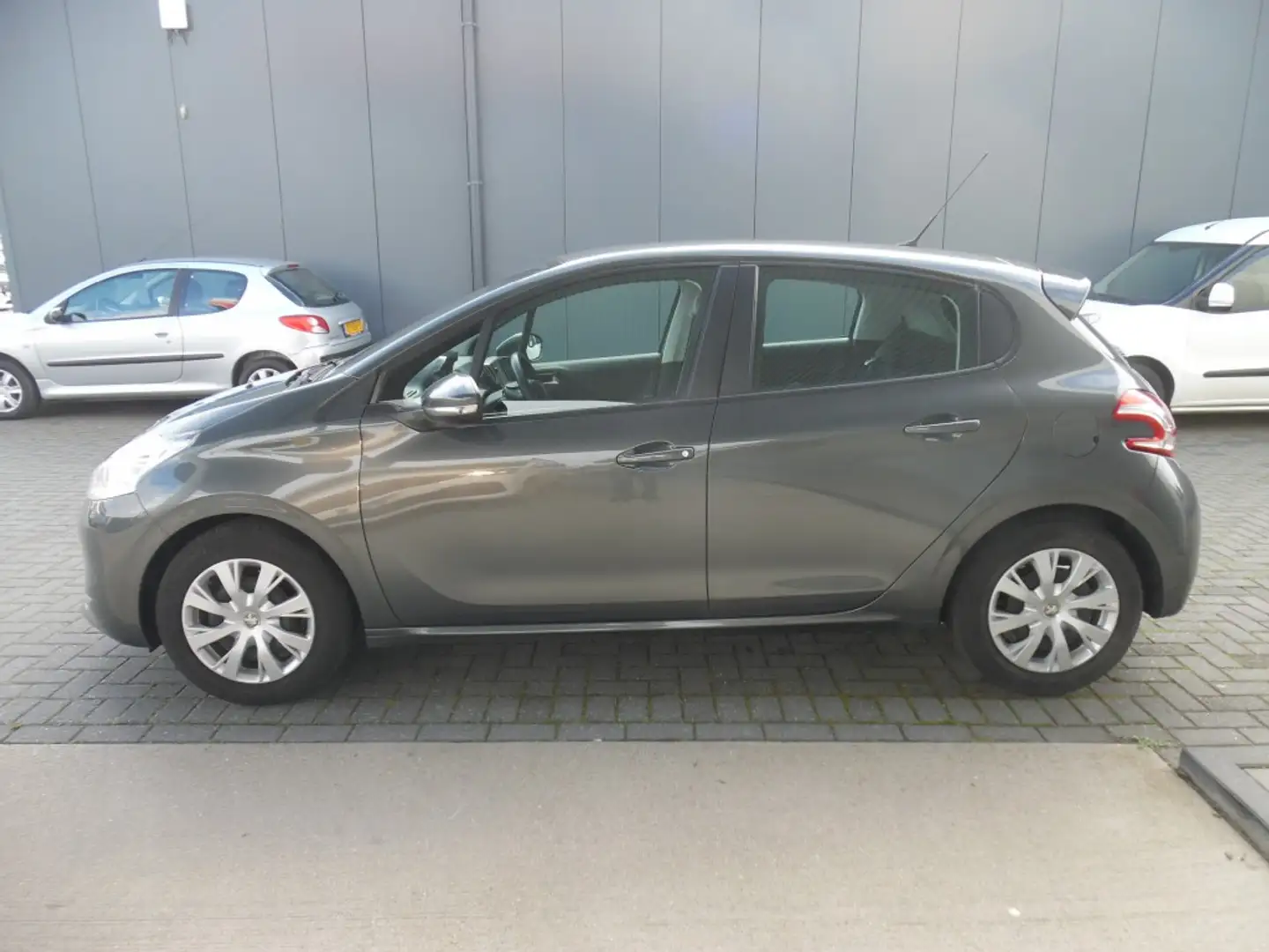 Peugeot 208 1.2 VTI ENVY Grijs - 2