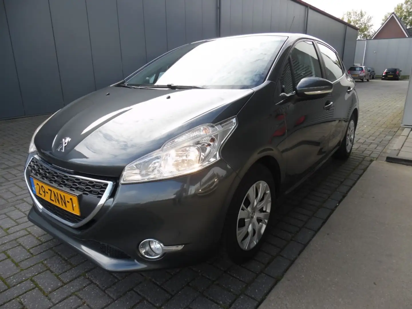 Peugeot 208 1.2 VTI ENVY Grijs - 1