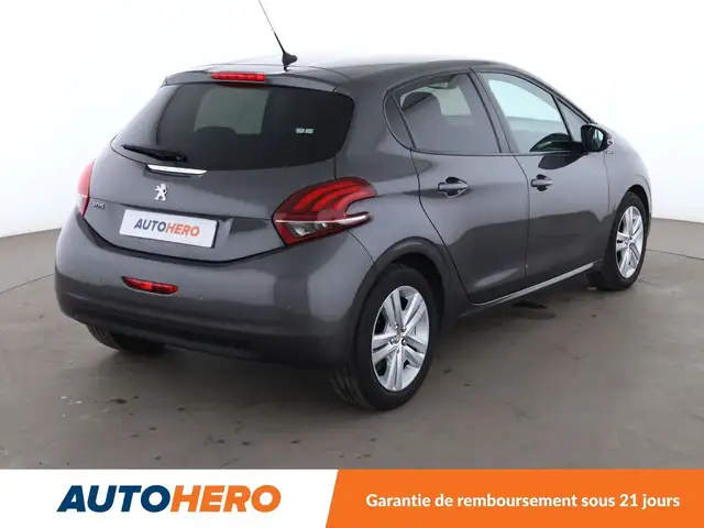 Peugeot 208 view 6