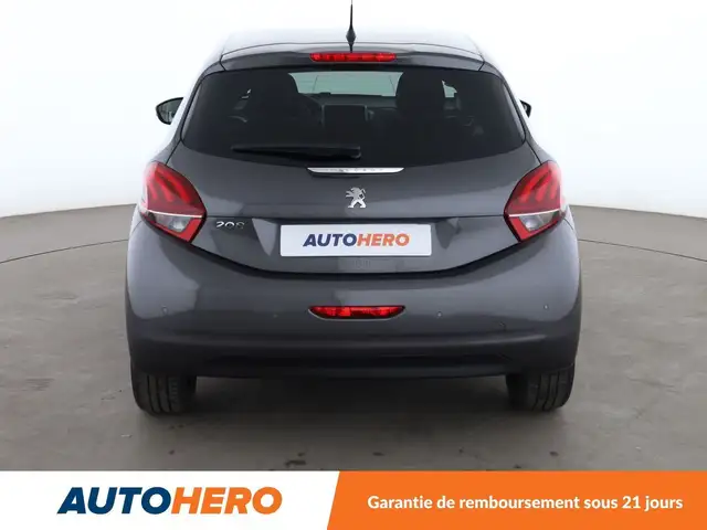 Peugeot 208 view 5