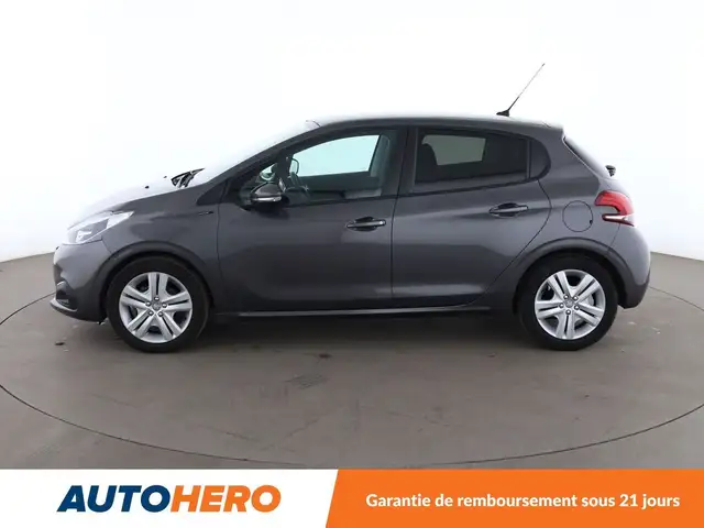 Peugeot 208 view 3
