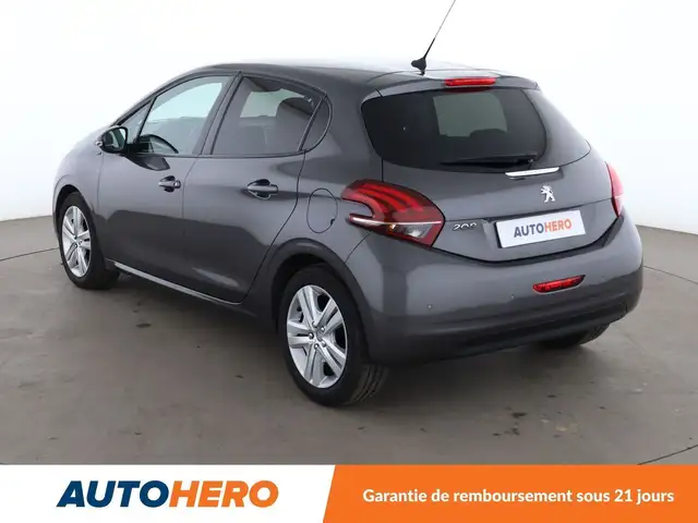 Peugeot 208 view 4