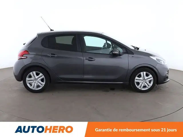 Peugeot 208 view 7