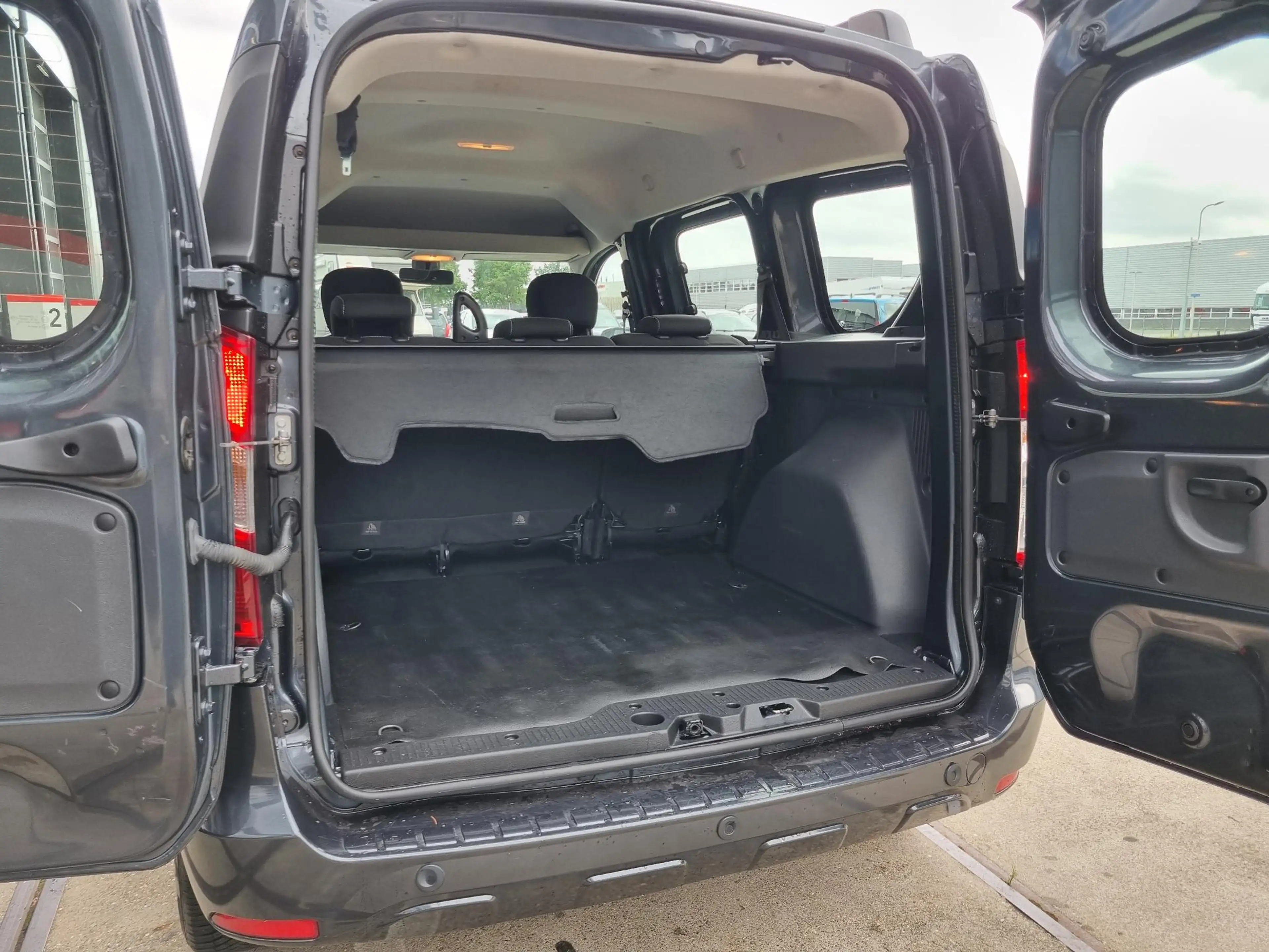 Dacia Dokker 1.3 TCe Comfort NAVI / CRUISE / AIRCO / PDC — photo 17