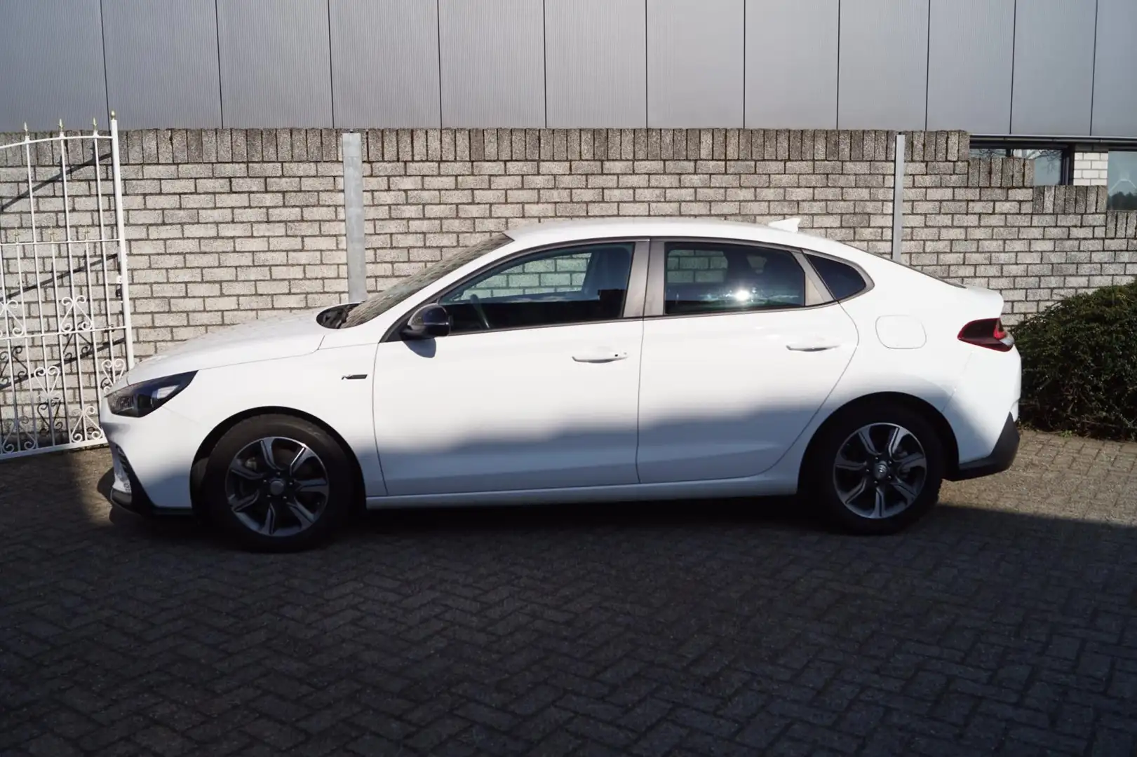 Hyundai i30 Fastback 1.4 T-GDI N Line 5 Deurs Clima Navi Camer Blanc - 2