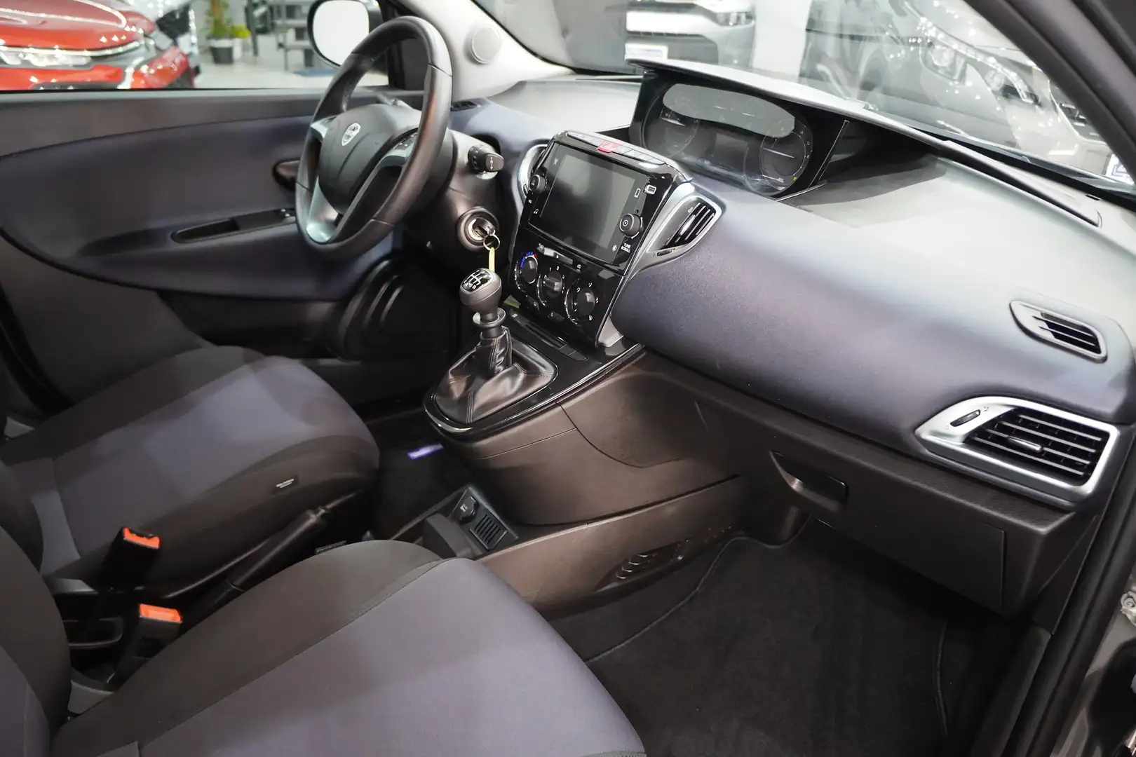 Lancia Ypsilon 1.0 HYBRID 70cv PLATINO - 5° POSTO Grigio - 2