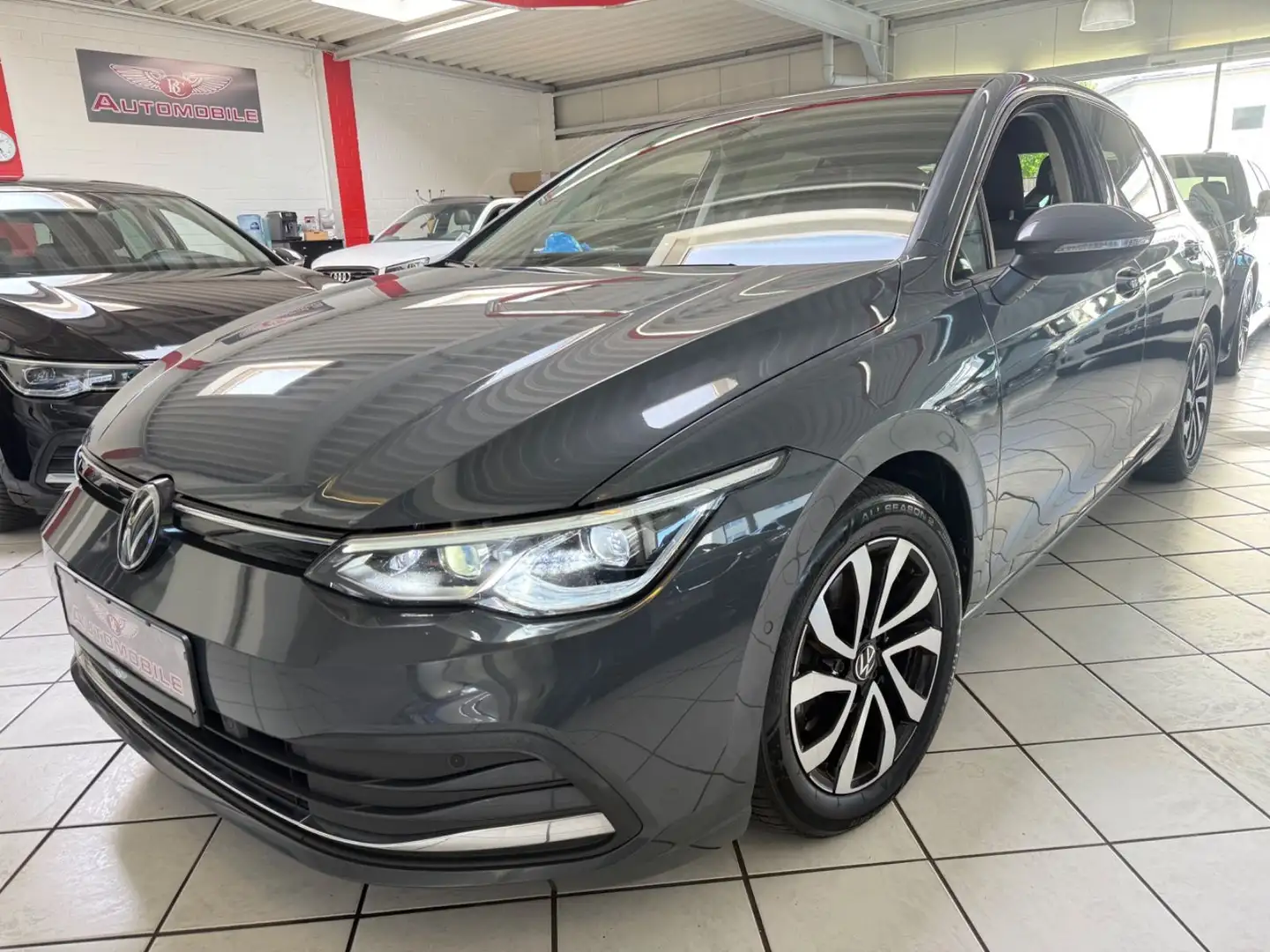 Volkswagen Golf VIII Lim. Active 2.0 TDI LED PANO NAVI AHK Grau - 1