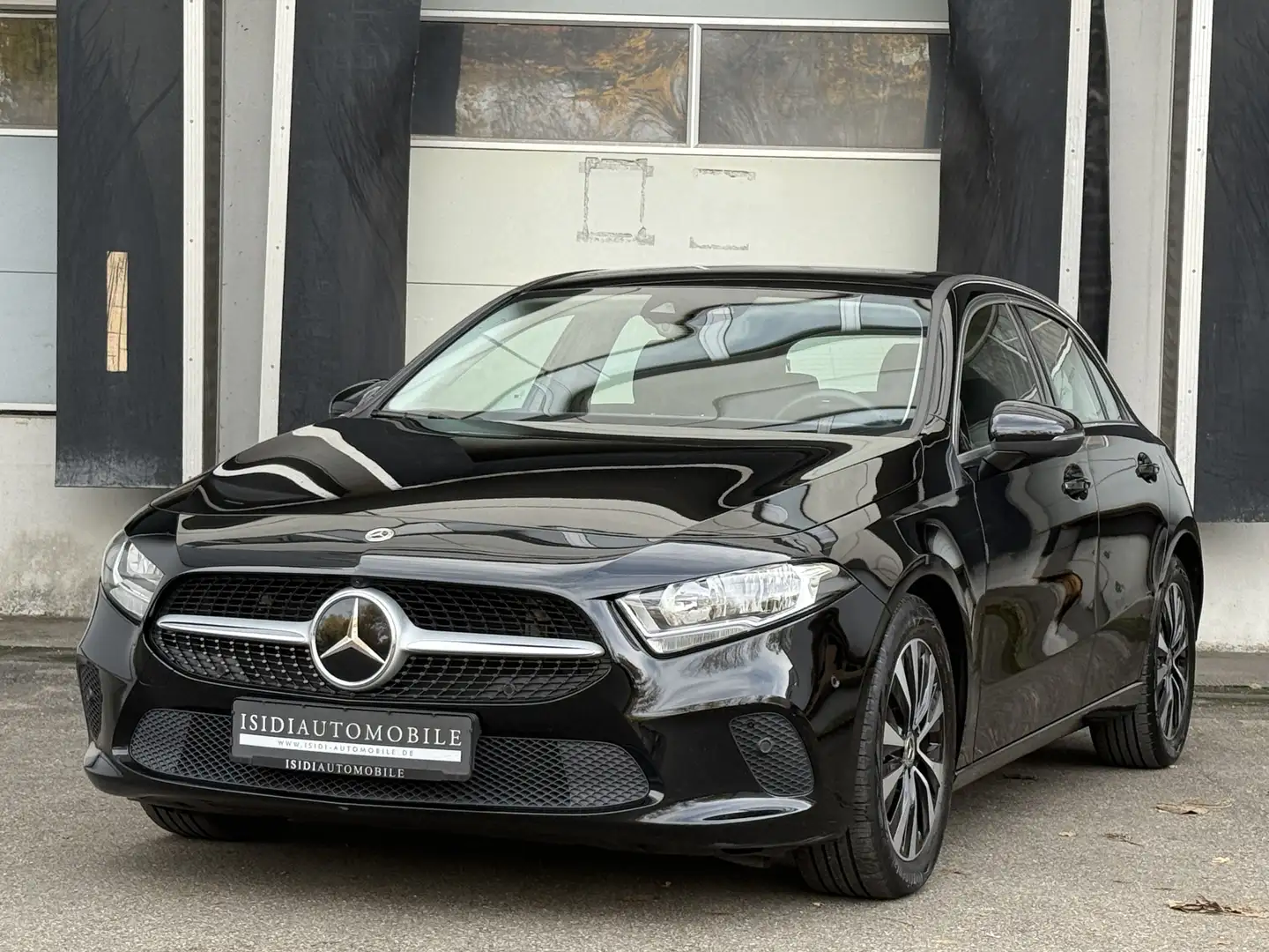 Mercedes-Benz A 200 d Progressive MBUX Distronic Head-Up 360° Noir - 1