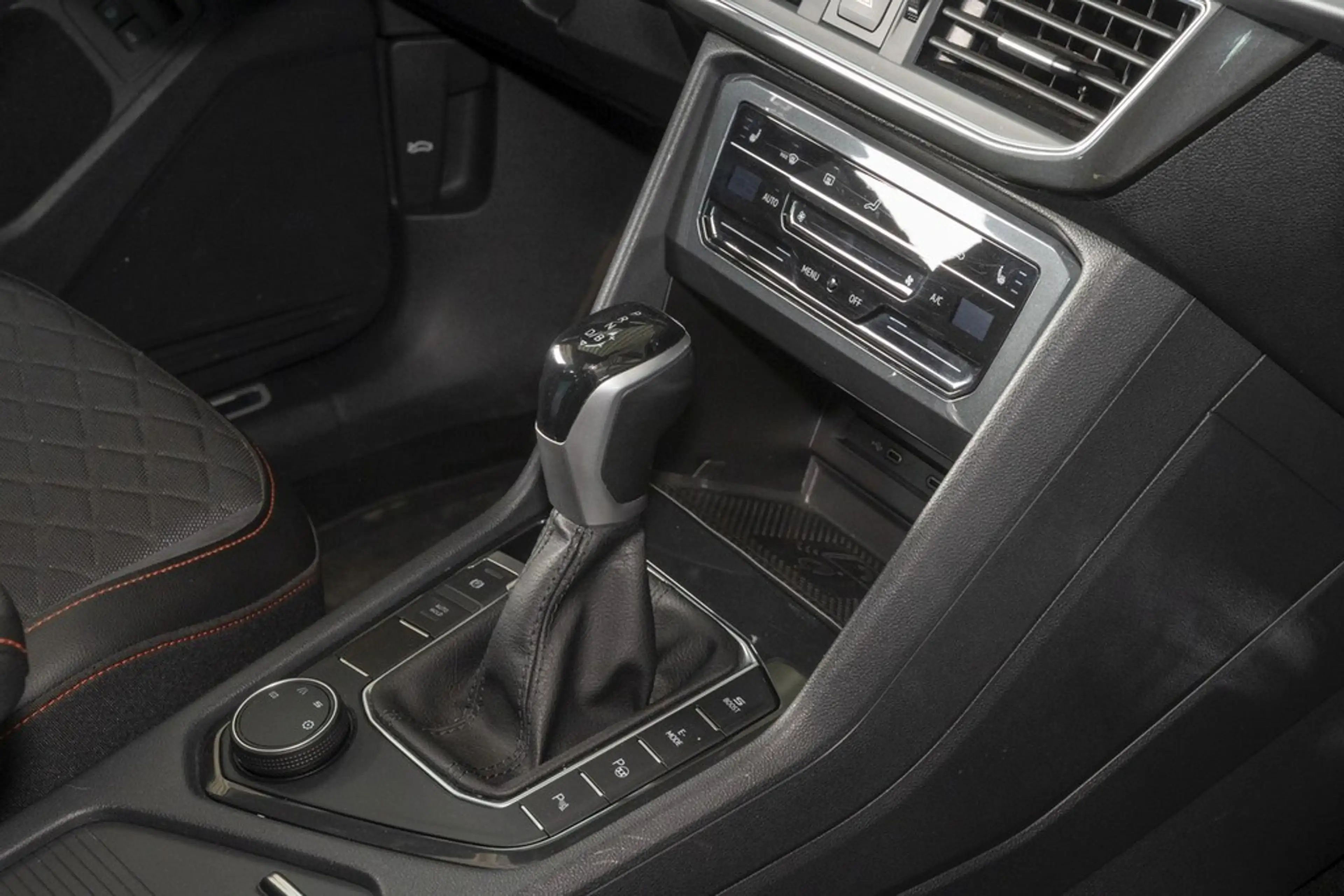 SEAT Tarraco 1.4 TSI DSG e-Hybrid FR 20" Navi Pano ACC — photo 10