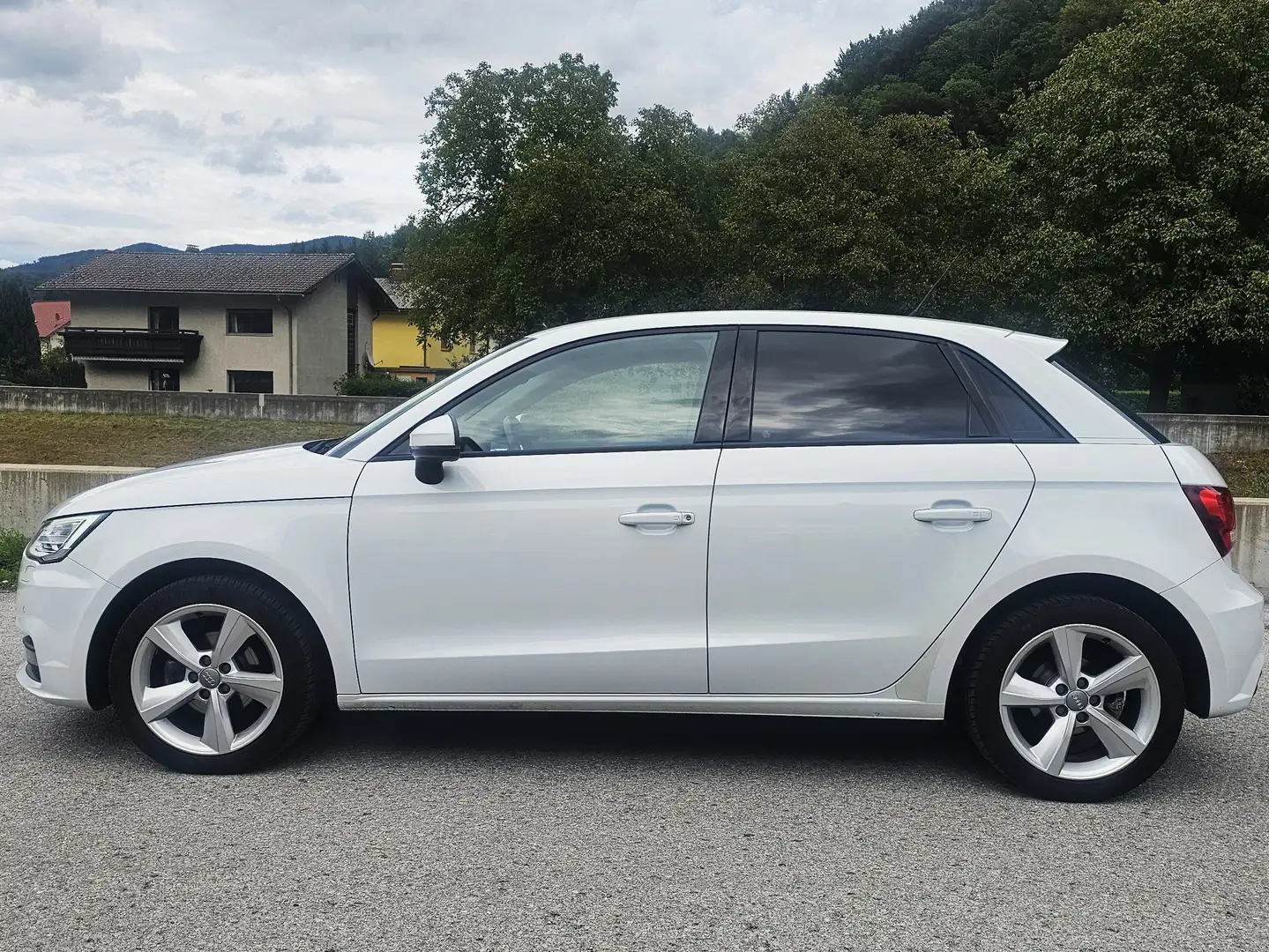 Audi A1 Audi A1 Sportback 1.0 TFSI Intense Weiß - 2