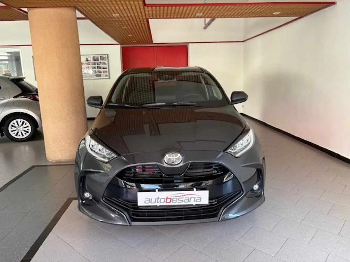 Toyota Yaris 1.5h Trend Grigio - 2