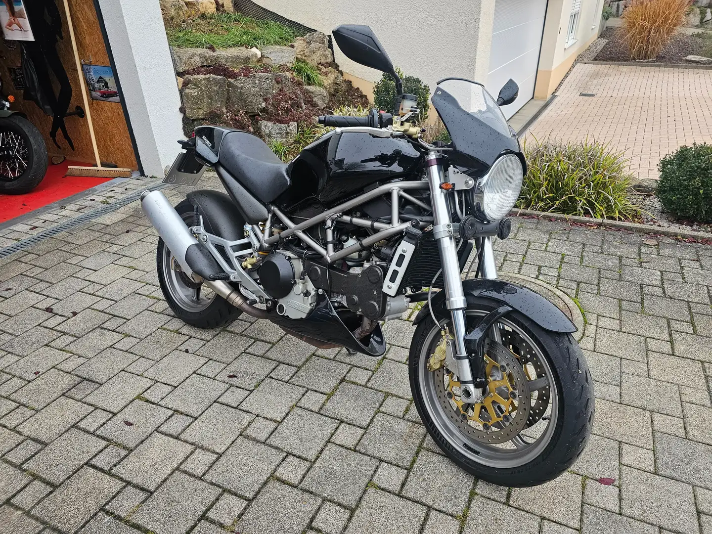 Ducati Monster 937 - 1