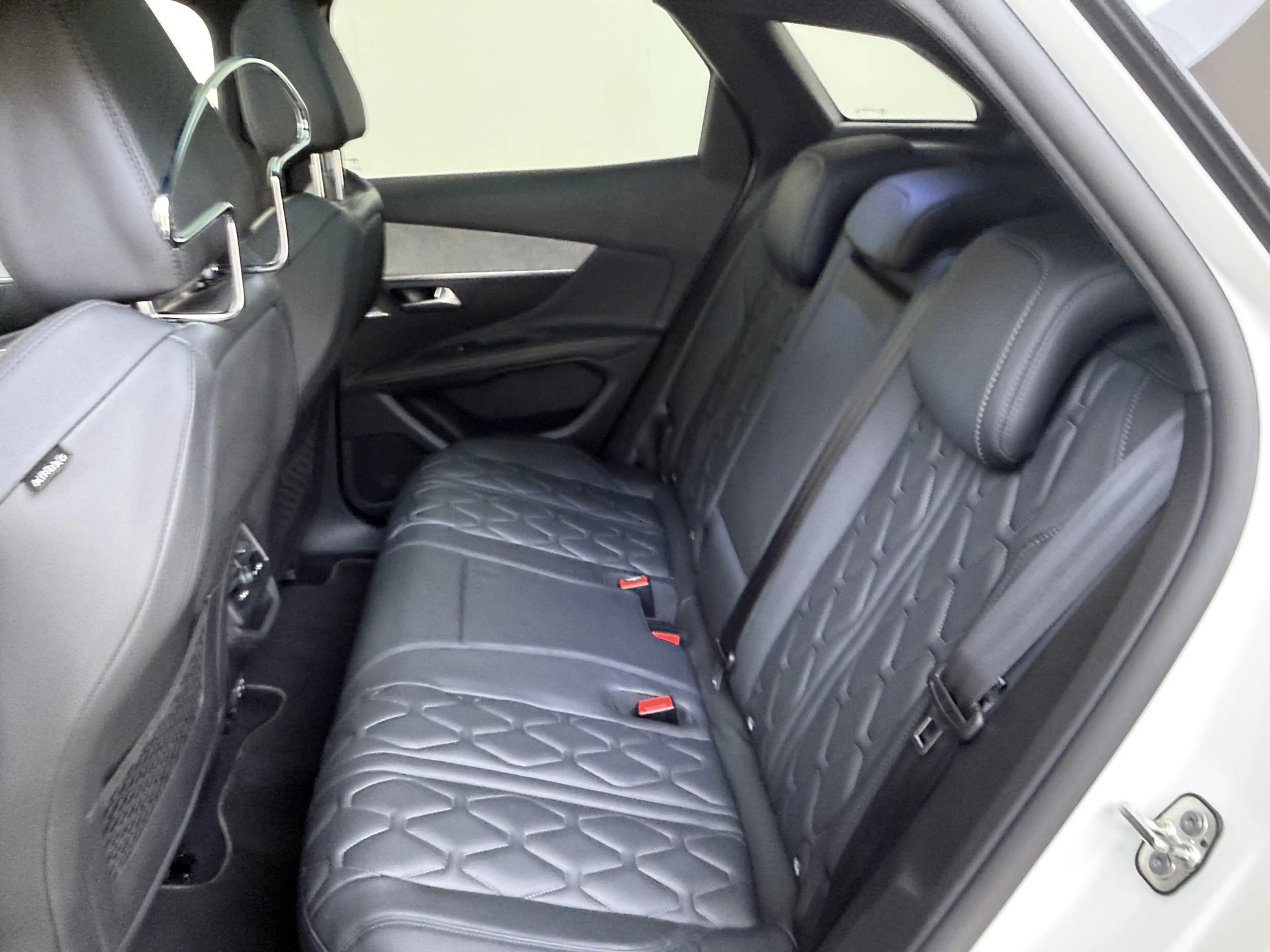 Peugeot 3008 1.6 HYbrid 225 GT YP — photo 12