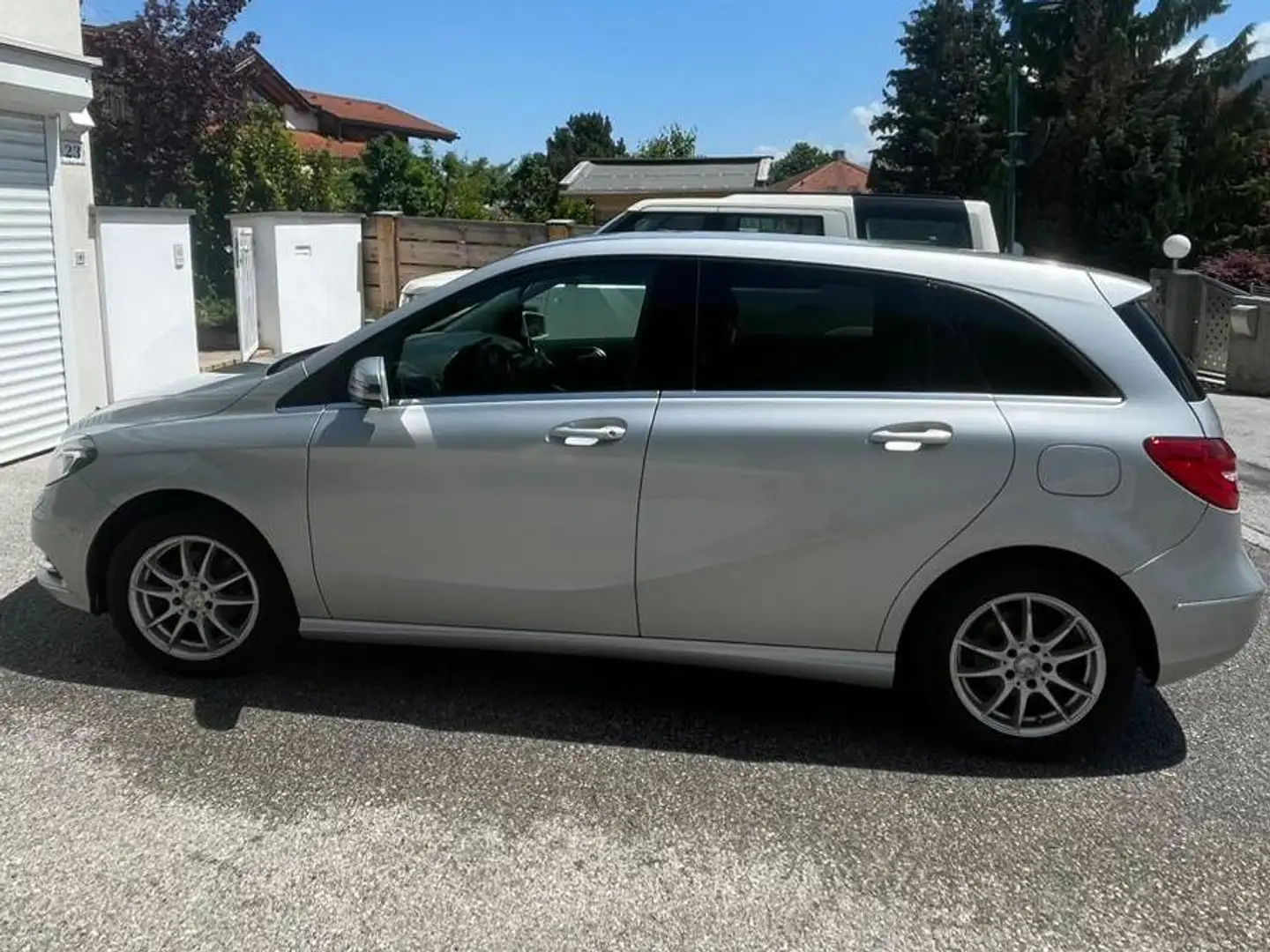 Mercedes-Benz B 180 B 180 CDI A-Edition Plus Aut. A-Edition PLUS Silber - 2