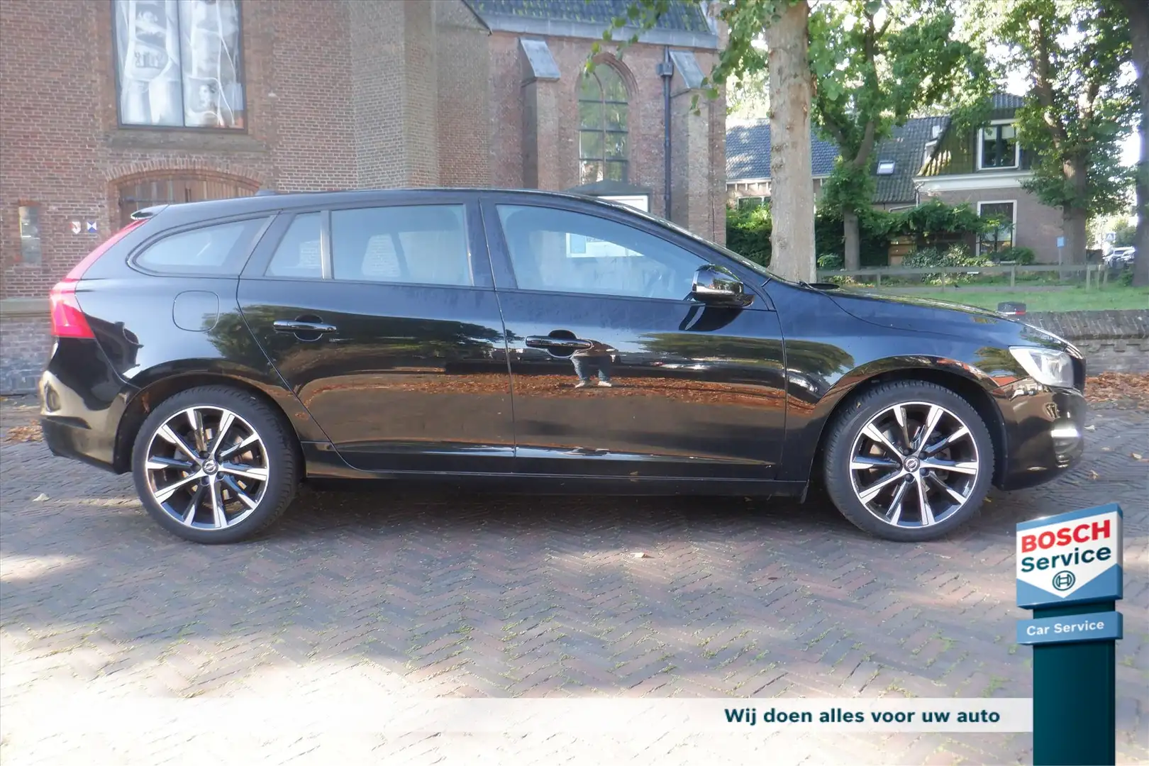 Volvo V60 T3 152pk Summum Noir - 1