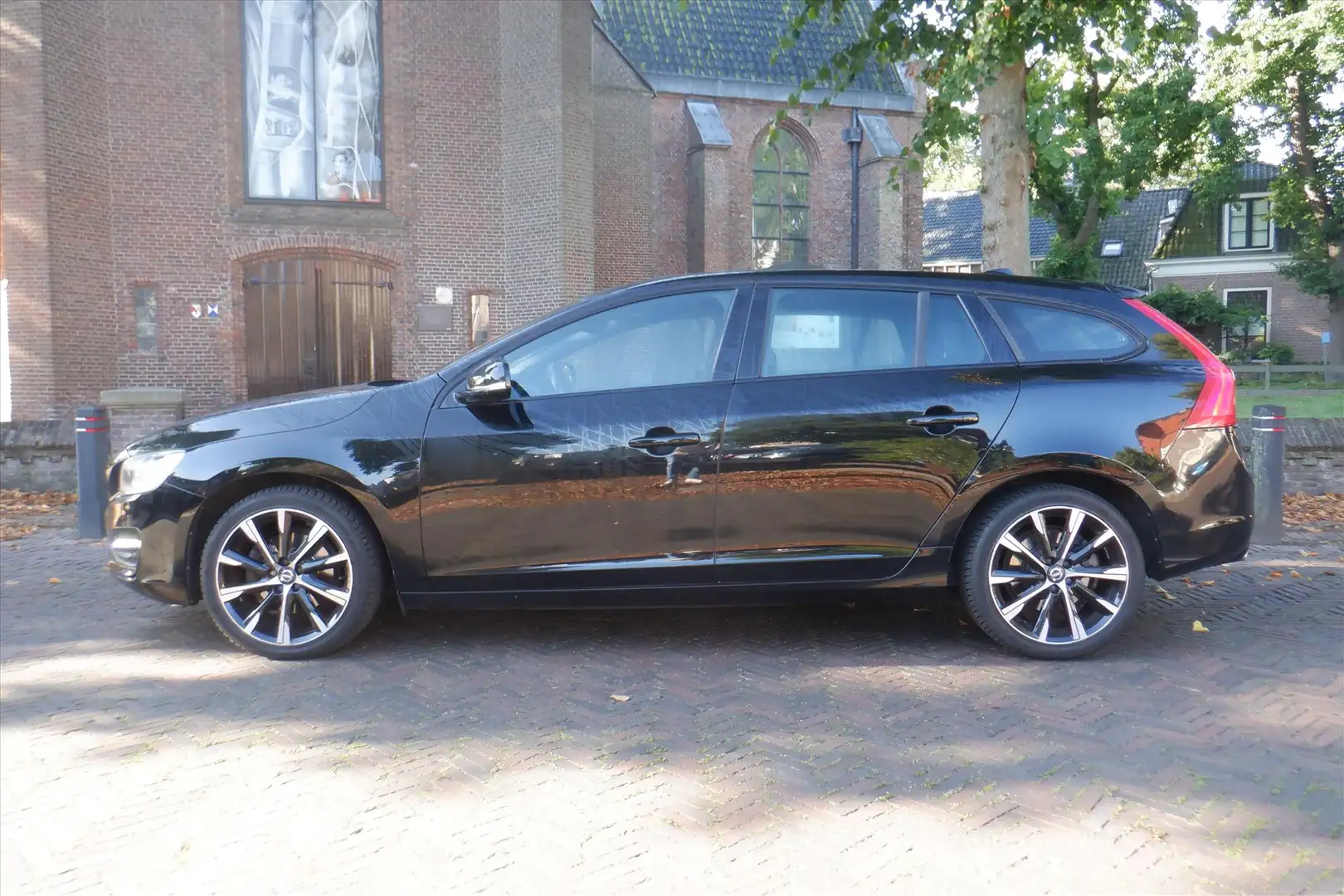 Volvo V60 T3 152pk Summum Noir - 2