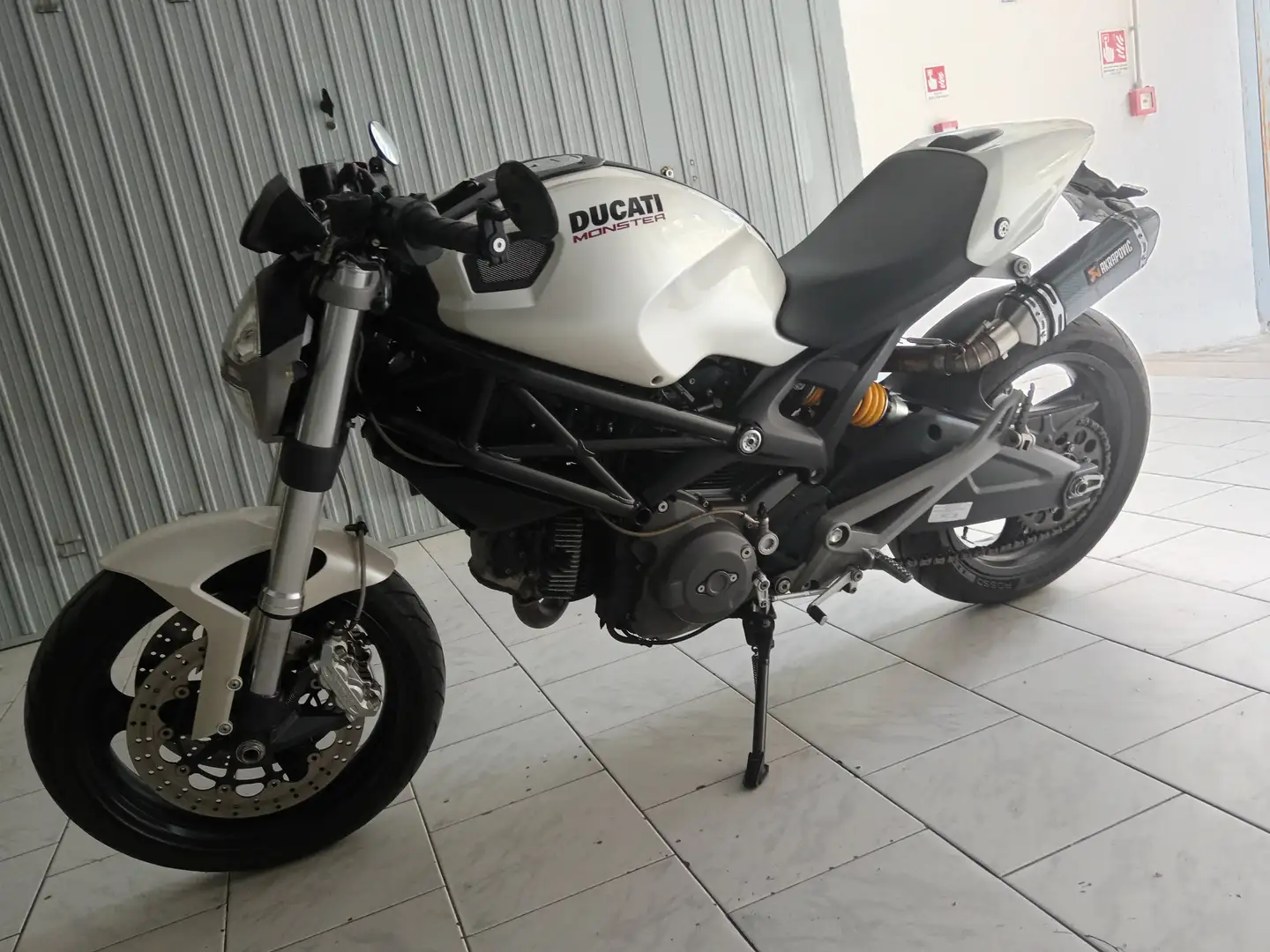 Ducati Monster 696 Blanco - 1