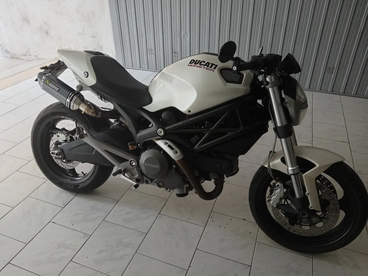 Ducati Monster 696 Blanco - 2