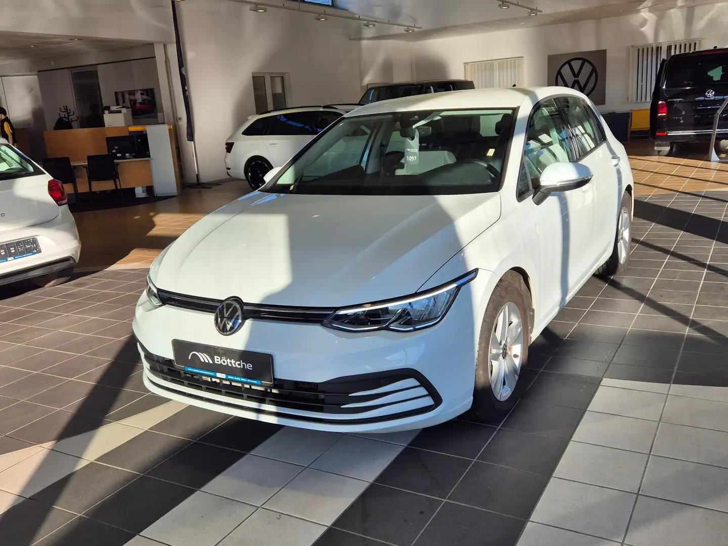 Volkswagen Golf Life 1.5 TSI NAVI*LED*SITZHEIZUNG*ACC Weiß - 2