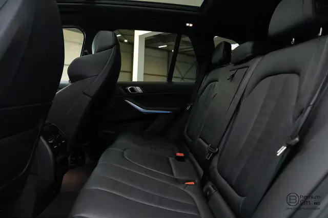 BMW X5 view 20