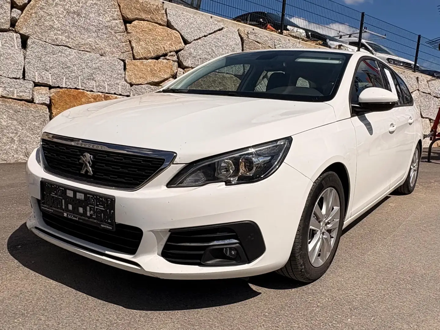 Peugeot 308 Active Pack 3x 3.590,- Weiß - 1