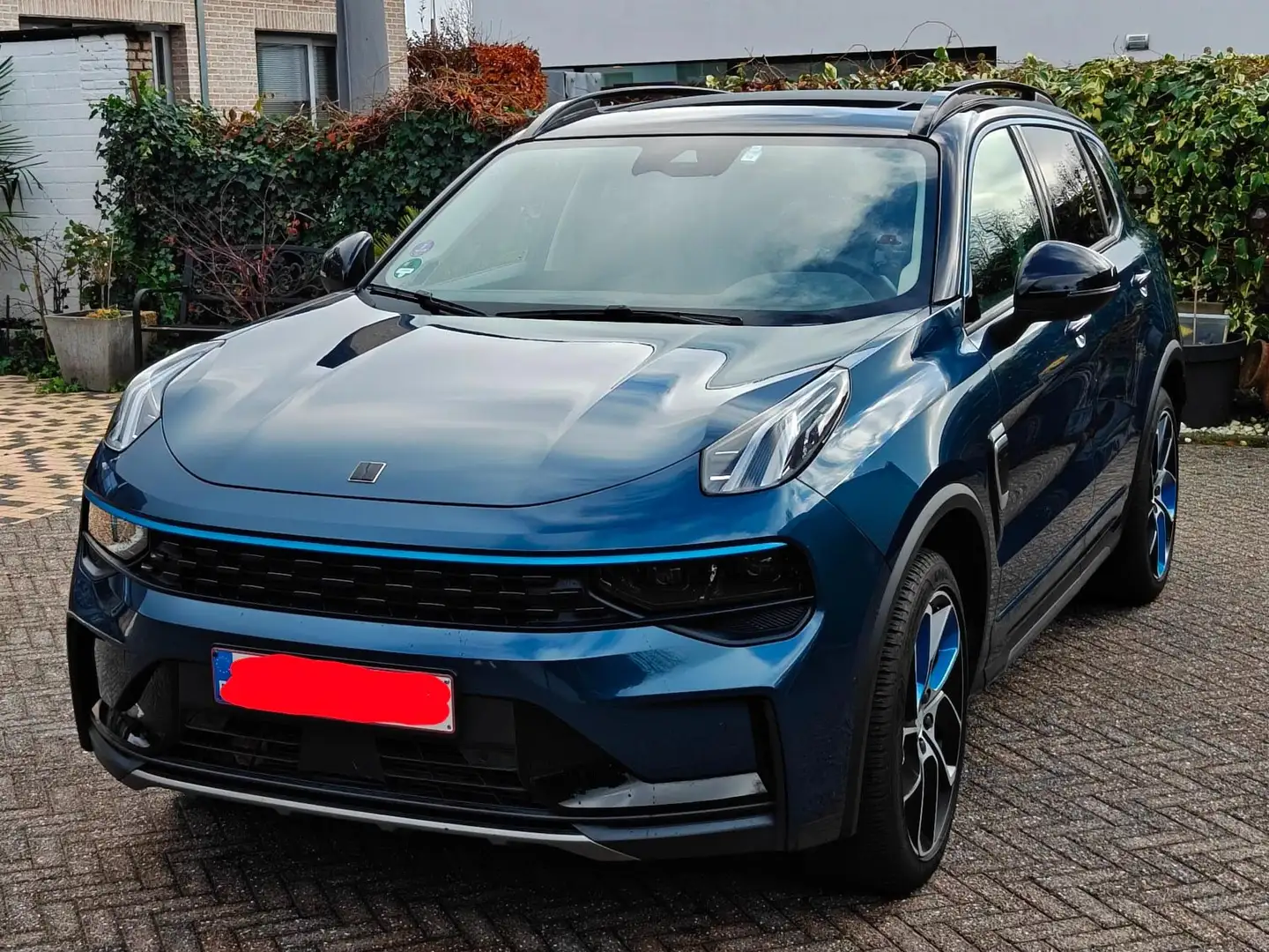 Lynk & Co 01 01 PHEV Bleu - 1
