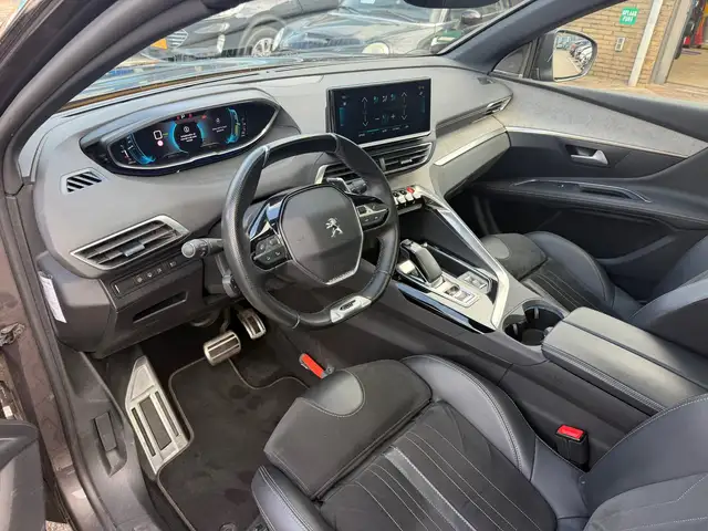 Peugeot 3008 view 2