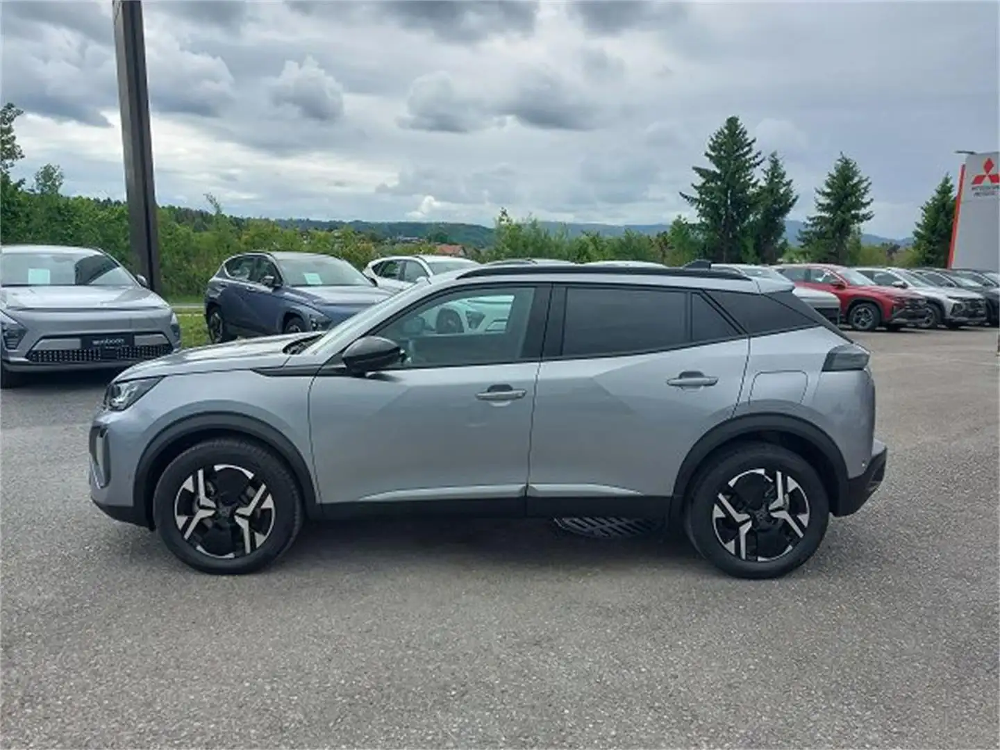 Peugeot 2008 Hybrid 145 e-DCS6 Allure Silber - 2