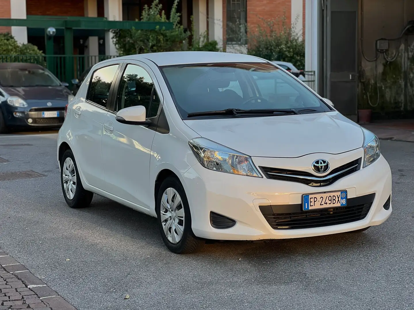 Toyota Yaris 5p 1.4 d-4d Style m-mt - 1