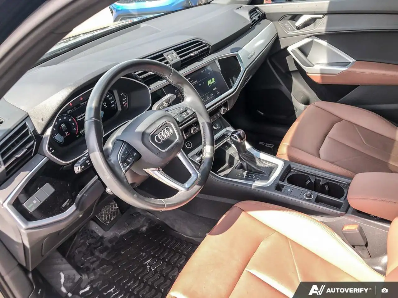 Audi Q3 снимка Audi Q3