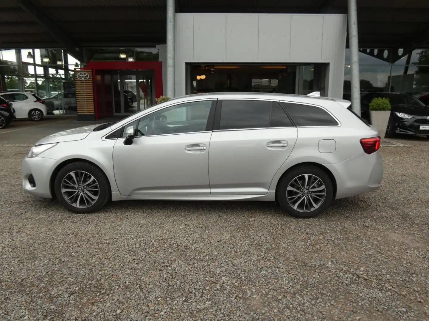 Toyota Avensis Touring Sports 1.8 Multidrive S Edition S+ Silber - 2