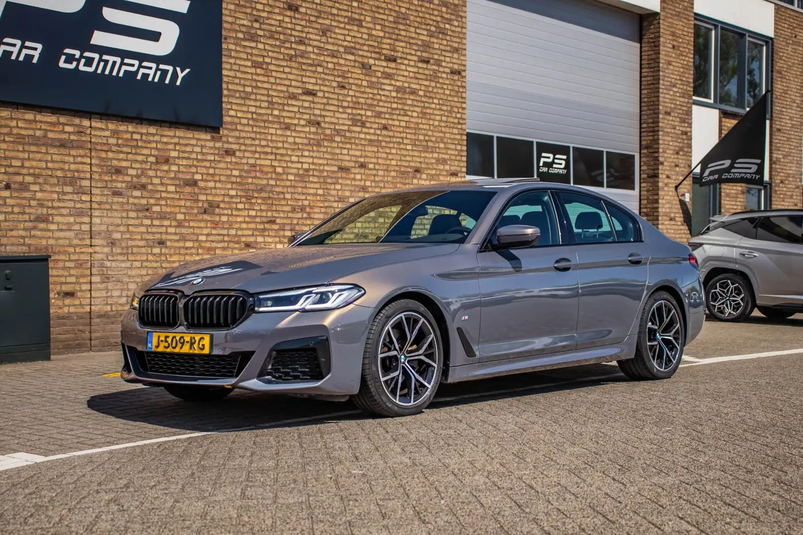 BMW 520 5-serie 520i M-Sport,schuifdak,H&K,BTW,NAP,Sportse Grijs - 2