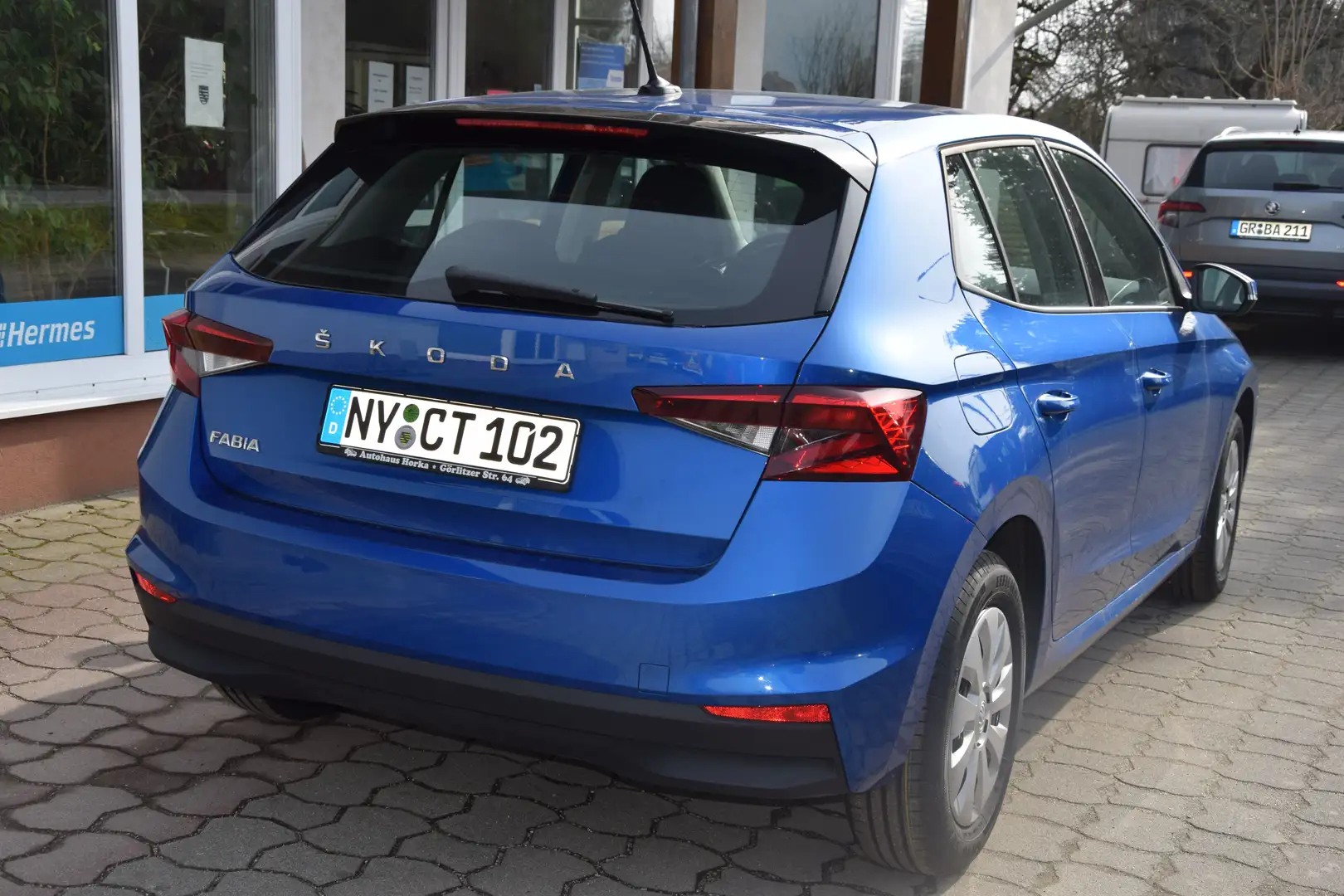 Skoda Fabia 1.0 MPI Ambition Azul - 2