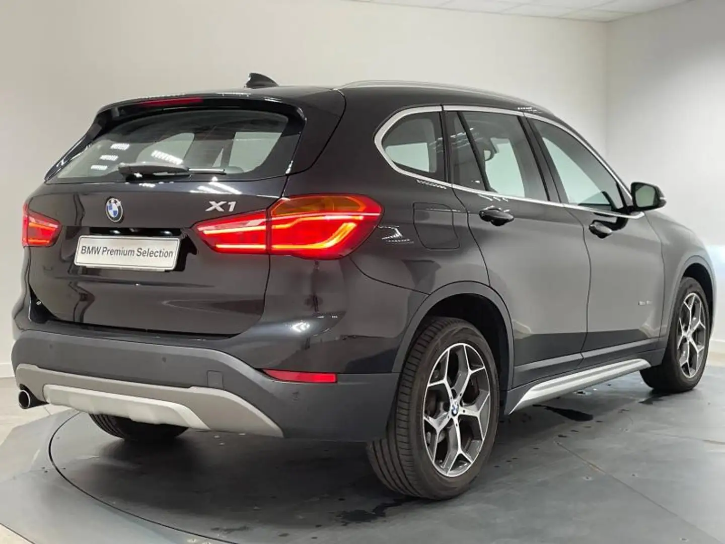 BMW X1 sDrive18dA 150ch xLine Noir - 2