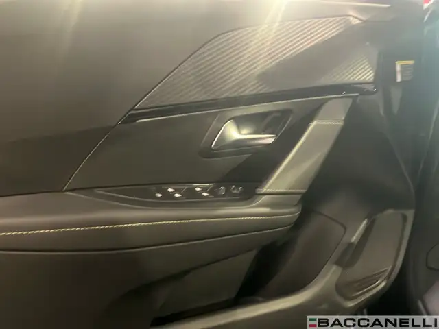 Peugeot 208 view 9