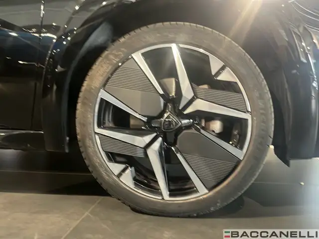 Peugeot 208 view 12