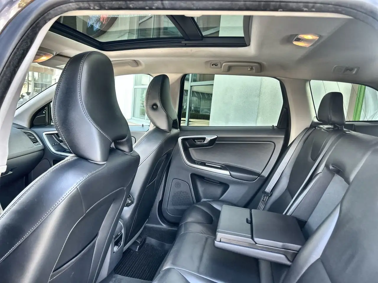 Volvo XC60 снимка Volvo XC60